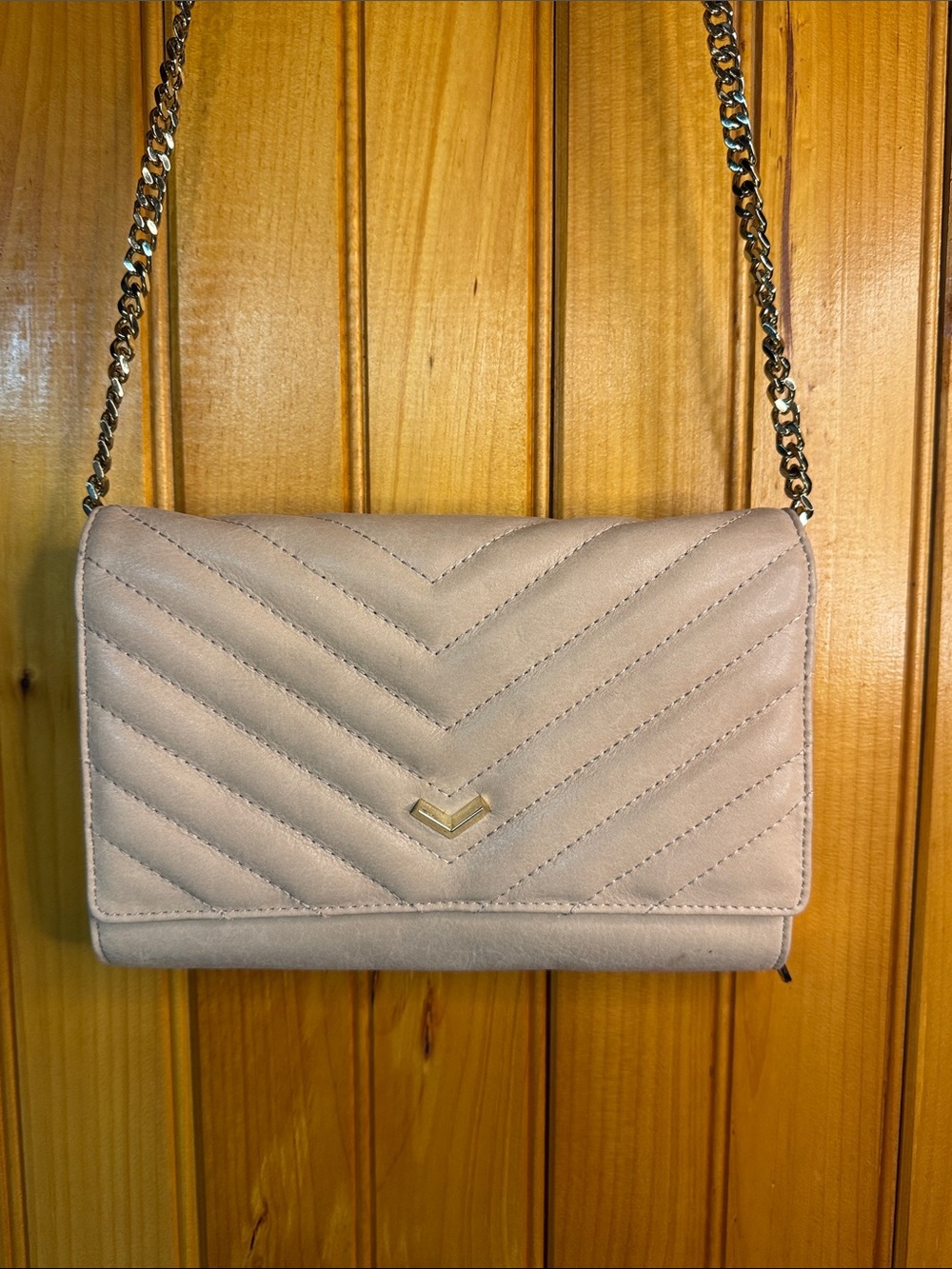 Botkier New York Creamy Pink Leather Quilted Crossbody/Wallet with Gold Chain - Picture 2 of 12